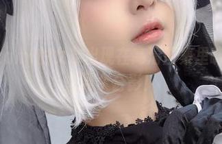 能够让Azami的女友出现在高清图集里嘛？我也是想要个合影！