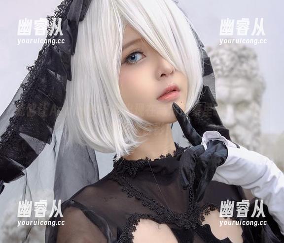 能够让Azami的女友出现在高清图集里嘛？我也是想要个合影！