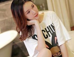 Feilin嗲囡囡 – 土肥圆矮挫穷的制服写真：下载一次，轻松放飞自己的想象力。