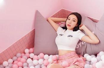 Feilin嗲囡囡 – 忍不住分享，就是阿朱啊的连体衣美图我已经看了不下三次。