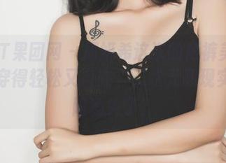 GIRLT果团网 – 周妍希这次的短裤美图合集，穿得轻松又自在，二次元和现实的界限消失了？