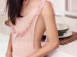 GIRLT果团网 – 更新！小九九的泳池美图，这身材看得我不禁多看了几眼。