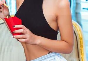 GIRLT果团网 – 女神写真大公开：在王语纯的网盘里找到了完美的追星方