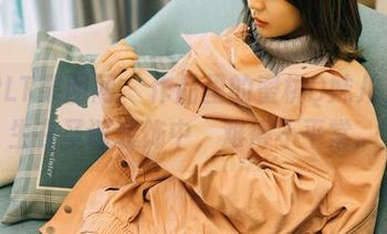 GIRLT果团网 – 作品里的蜜桃Q妹儿，出生在圣诞装饰中，难得不平常。