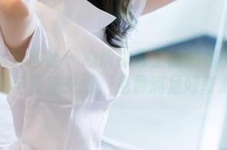 IMiss爱蜜社 – 心妍小公主的短裙图册：光辉与羞涩交织，免费满足好奇心！