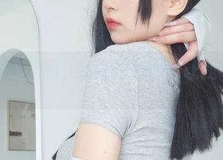 瑜伽姿势本无意，K酱的美图却让我不知不觉。。