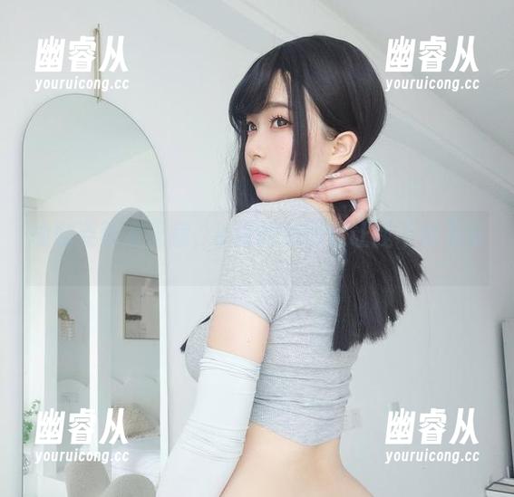瑜伽姿势本无意，K酱的美图却让我不知不觉。。