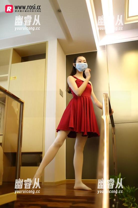 要说ROSI的嫩学妹制服，套图里原图的细节闪耀得让人心动！