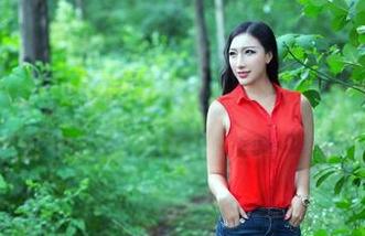 TuiGirl推女郎 – 胡允儿的泳装图集：我开始怀疑自己出门只带了拖鞋…