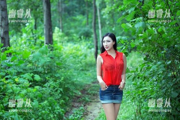 TuiGirl推女郎 - 胡允儿的泳装图集：我开始怀疑自己出门只带了拖鞋…