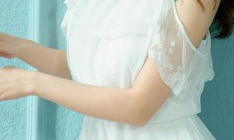 UGirls尤果网 – 被周妍希的吊带深深吸引，这些美图多了份轻巧，精选中也透着些心意。