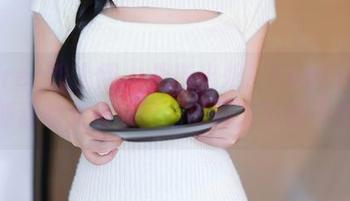 Xiuren秀人网 – 最新出炉！FoxYini孟狐狸的女神写真，光环之下的不易