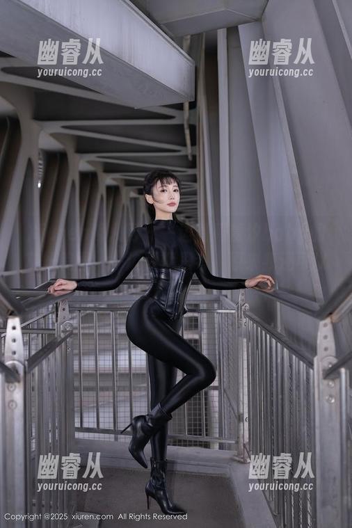 Xiuren秀人网 - 一边看周慕汐baby的灰丝美图，一边默默思考，原来我还可以这么喜欢。