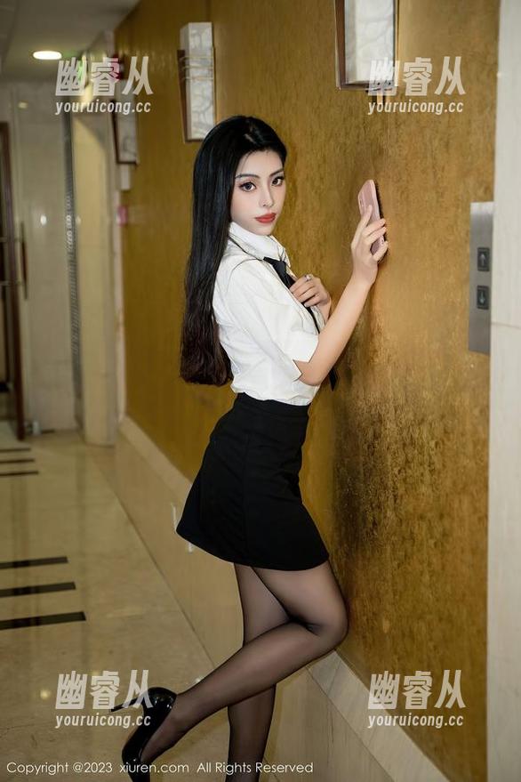 Xiuren秀人网 - 夏馨瑶的睡衣写真，怎么这么放飞自我，图包还我清爽！