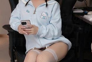 Xiuren秀人网 – 发现妲己toxic的户外写真集，原图的色调搭配让人有种想要立刻赶往大自然的冲动。