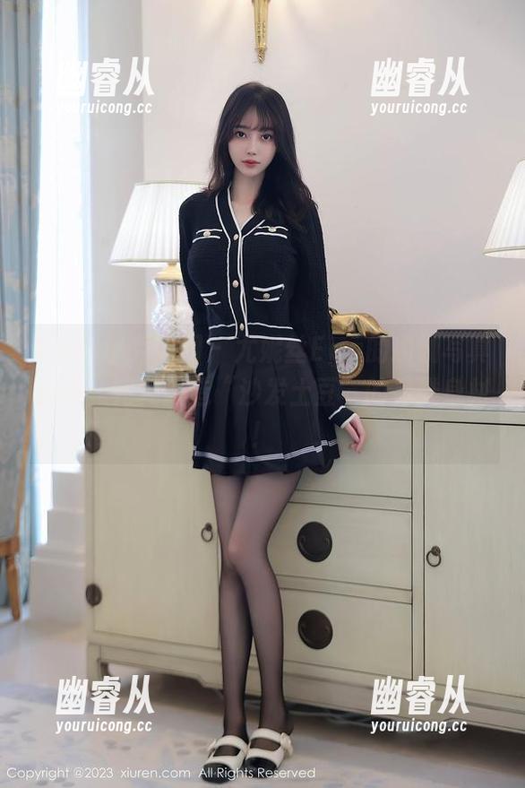 Xiuren秀人网 - 尤妮丝Egg的瑜伽写真合集：完美塑造“沙发土豆”的另类身材！