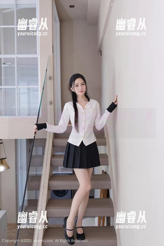 Xiuren秀人网 - 是小逗逗长腿写真：拼不过的还有她的腿！