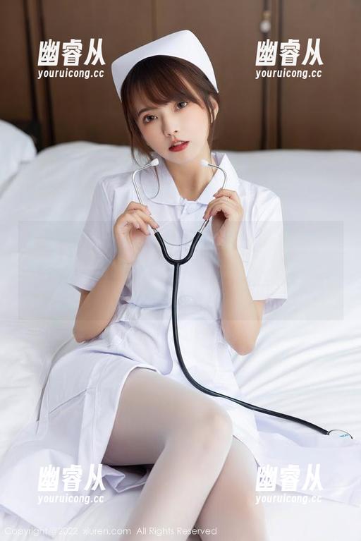 Xiuren秀人网 - 最新图册：芝芝booty在夏日的游泳池旁，被阳光和水花包围的感觉真不错！