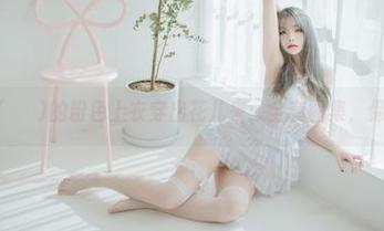 把Yuna(윤아)的粉色上衣穿出花儿来：全套图集，保你喜爱！