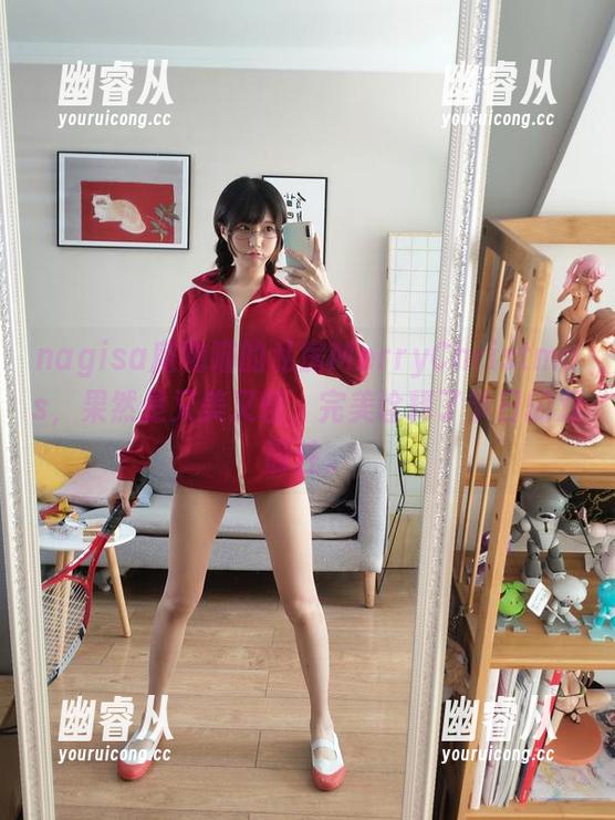 nagisa魔物喵的私房MerryChristmas，果然是又美又怪，完美诠释了节日的双面性。