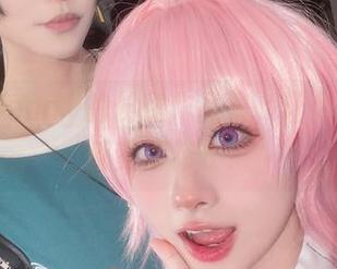 下载Wendy的长腿作品集，让你的屏幕都变得修长！