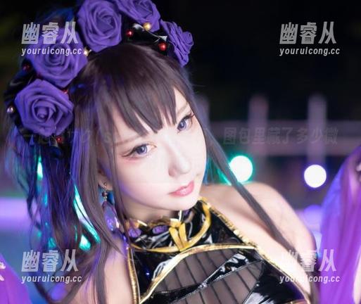 一起赏サク(saku)短裙写真，图包里藏了多少微妙的暗示？