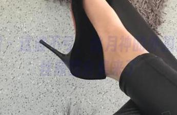 微密圈 – 这波不亏，丝月神的外拍凉鞋肉丝原图合集来了