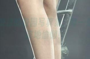 丽柜 – 凌凌的校园写真集：每一张都在调皮地偷懒！