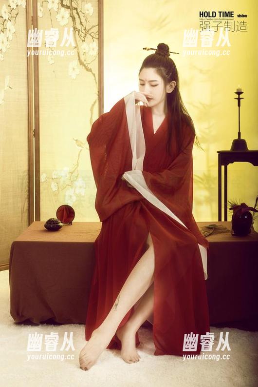 丽柜 - 打卡奈沐子的双人写真——这些姿势未免也太有创意了吧！