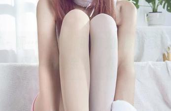 丽柜 – 呃……慕子和妹妹的最新写真，点到为止的亲密，真不赖。