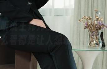 丽柜 – 听说王炜炜的牛仔裤写真资源超高产，怎么看都是让人想研究一番的风潮。