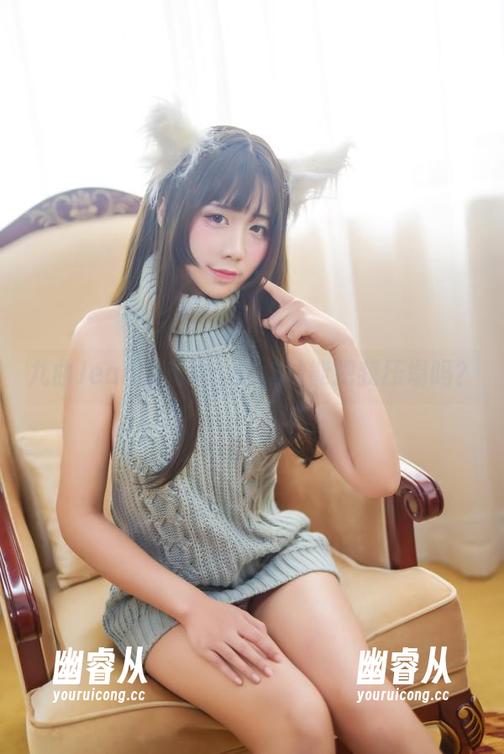 九曲Jean的私拍：这棉袜能把我压塌吗？