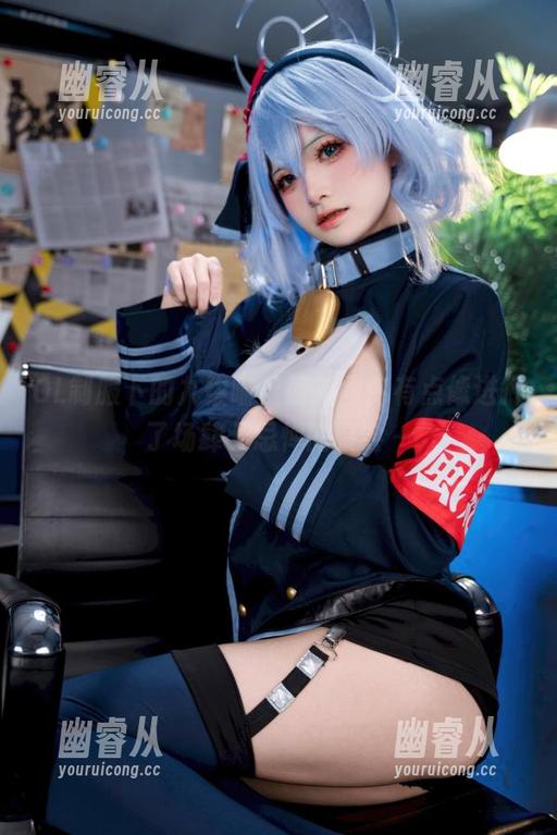 OL制服下的九柒喵，最新图库有点像进行了场肆无忌惮的聚会～