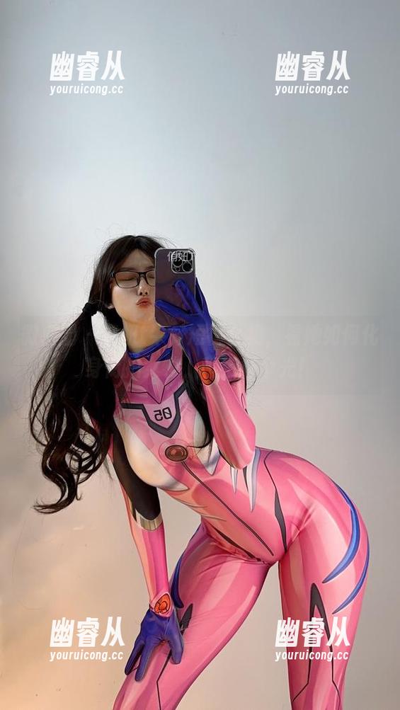 微密圈 - 俏妞t牛仔短裤合集，看她如何化身街拍女神，稍稍打个光！