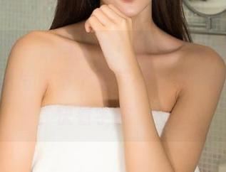 克拉女神 – 亲自上阵！依娜丝学妹原图记录，这图片里每个细节都在说‘别看我，快看学霸’！