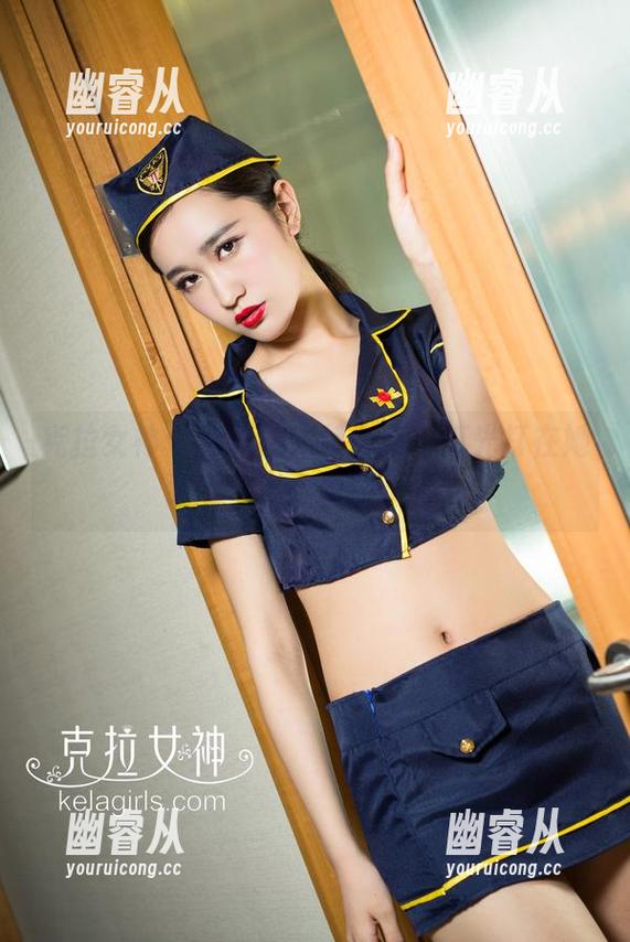 克拉女神 - 菲菲的泳装合集：灯光打在她身上，多么清凉一夏！