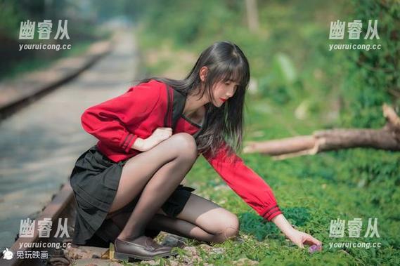 兔玩映画：“看似简单的睡衣，背后却藏着不简单的妩媚”，美图嗖一下下载！