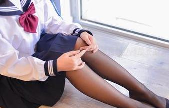分享美图！兔玩映画的红裙看得我想立马换衣服。
