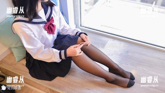 分享美图！兔玩映画的红裙看得我想立马换衣服。