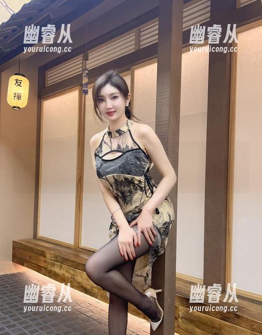 微密圈 - 不怕被人看，周妍希的无水印旗袍写真，超有意思的壁纸选择！