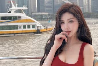 微密圈 – 在周妍希的水手服里，无圣光的原图，竟让我想起了小时候的夏天和那个没坏掉的沙堡。