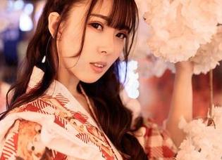 嗲囡囡 – 本以为短裙很普通，没想到施忆佳KITTY一穿就成了绝妙风景，下载太值得了。