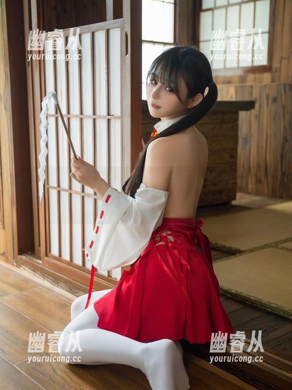 失眠小宁的JK选集，图片画面里似乎有一层膜，模糊却又抓人心