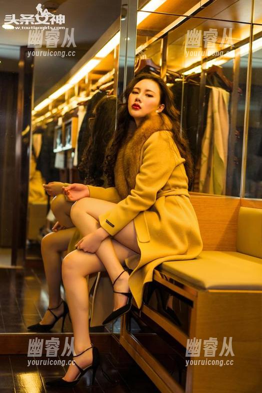 头条女神 - 最新的周思超：油亮到镜子都要妒忌的照片
