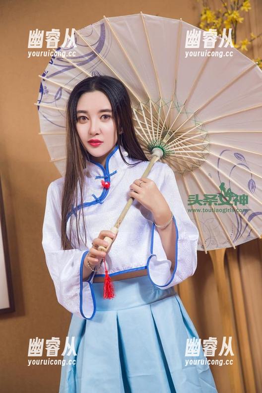 头条女神 - 樊安妮的连衣裙专享视频，别说我没警告你，下载后小心被制服诱惑哦！