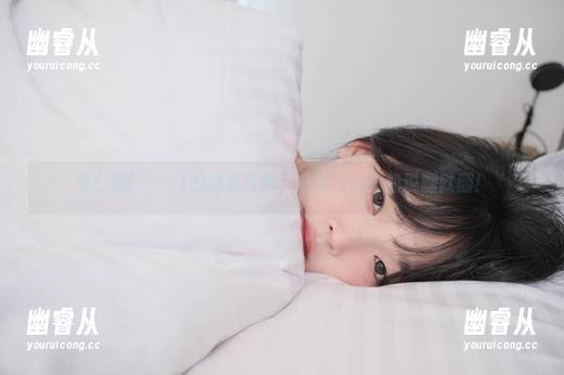姜仁卿(강인경)的泳装写真，我的内心小船说翻就翻！