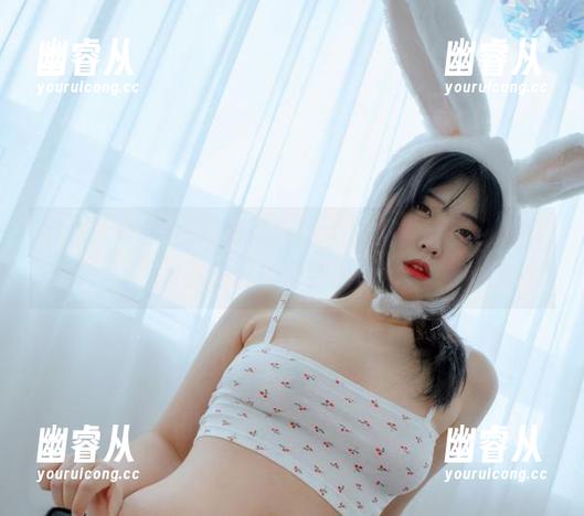 看宋哈娜(송하나)如何用Rogle紧身裤把私房图片的格调搞得别出心裁。
