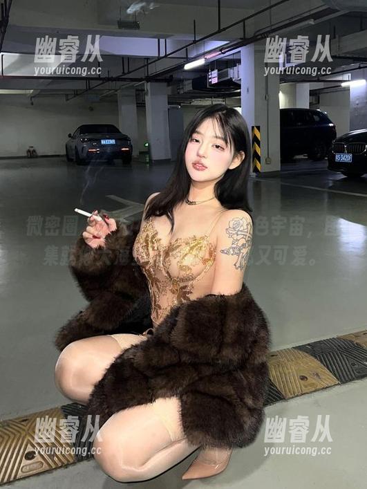 微密圈 - 一窥小u优优子的粉色宇宙，图集就像大海里的泡沫，神秘又可爱。