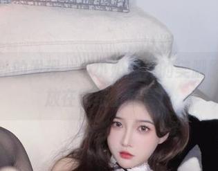 一次意外的发现，小小奶瓶儿的美脚原图值得放在壁纸上欣赏！