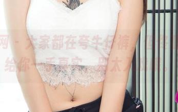 尤果网 – 大家都在夸牛仔裤，但佟蔓原图给你一手真实，别太入戏哦。